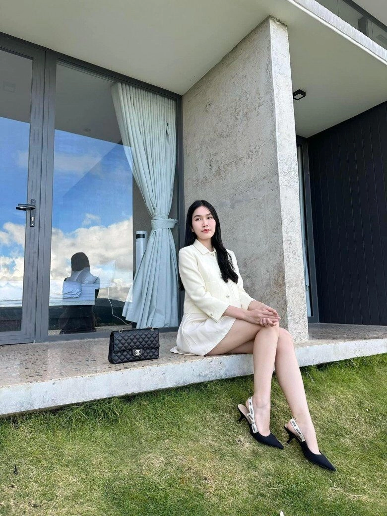 Con dâu á hậu của hiệu trưởng trường đại học mỗi ngày xách một chiếc túi hiệu trăm triệu ra phố - 24