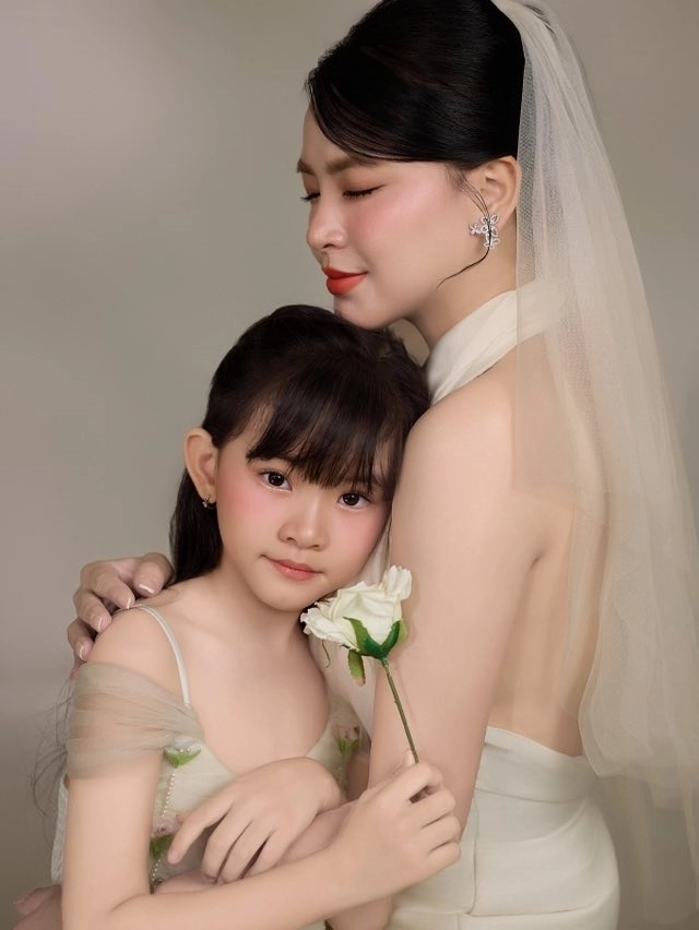 Con gái 8 tuổi xinh như búp bê của thành đạt - hải băng - 2