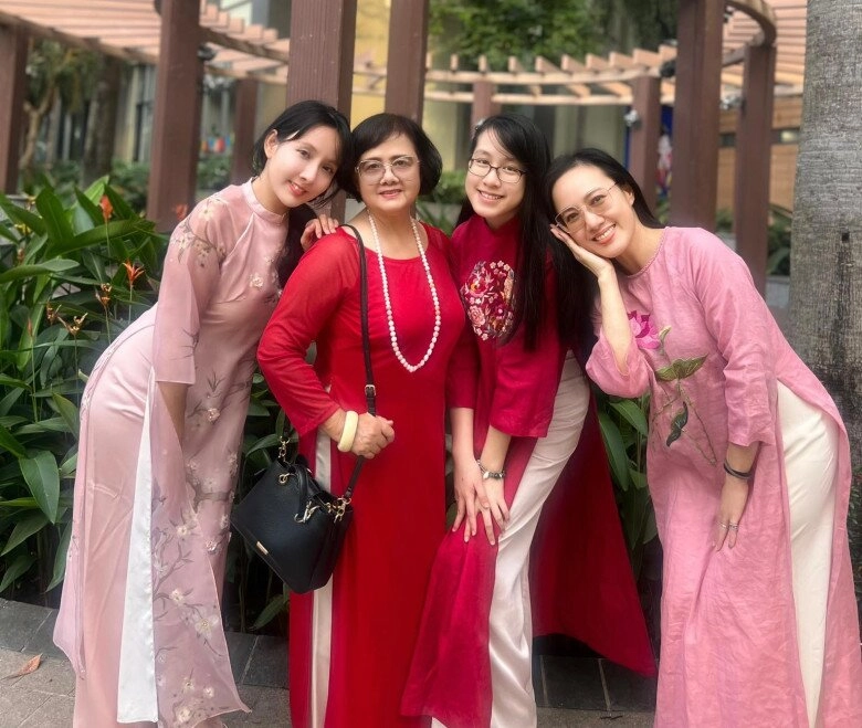 Con gái btv hoài anh khoe chân dài miên man trổ dáng thiếu nữ cực xinh nhờ nhặt nét của bố lẫn mẹ - 4