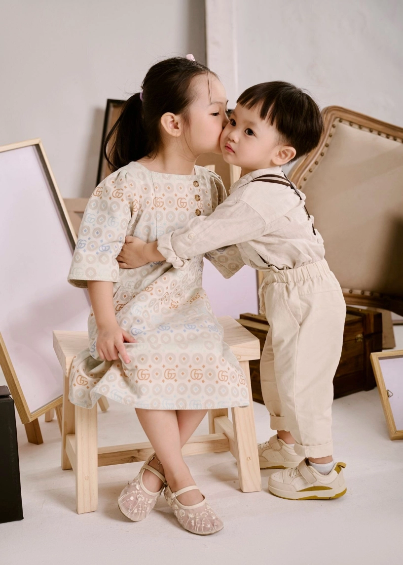 Con gái cường đô la trang điểm cực xinh chuẩn tiểu công chúa từng là bản sao của bố nay rõ nét giống mẹ - 11