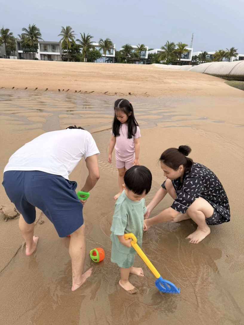 Con gái cường đô la trang điểm cực xinh chuẩn tiểu công chúa từng là bản sao của bố nay rõ nét giống mẹ - 13