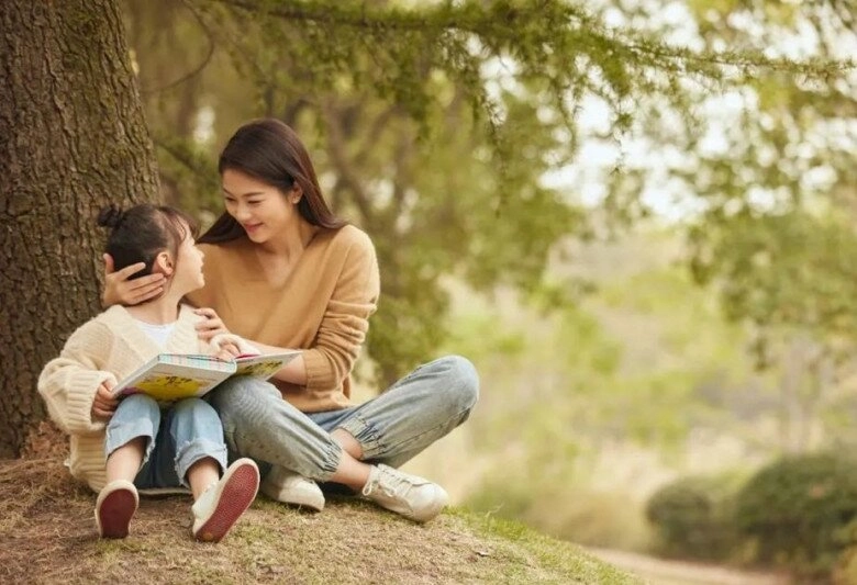 Con gái dậy thì đêm nào cũng thức rất khuya mẹ lén nhìn qua khe cửa thì rụng rời chân tay - 3
