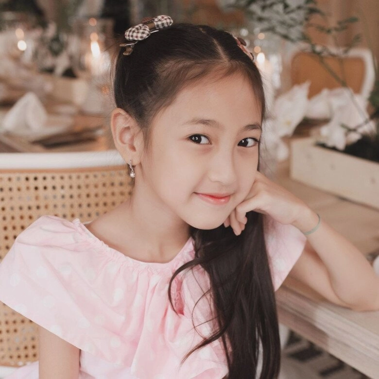 Con gái hà kiều anh được mẹ và anh trai hộ tống đi mua sắm tiểu thư cành vàng xinh đẹp giống mẹ - 7