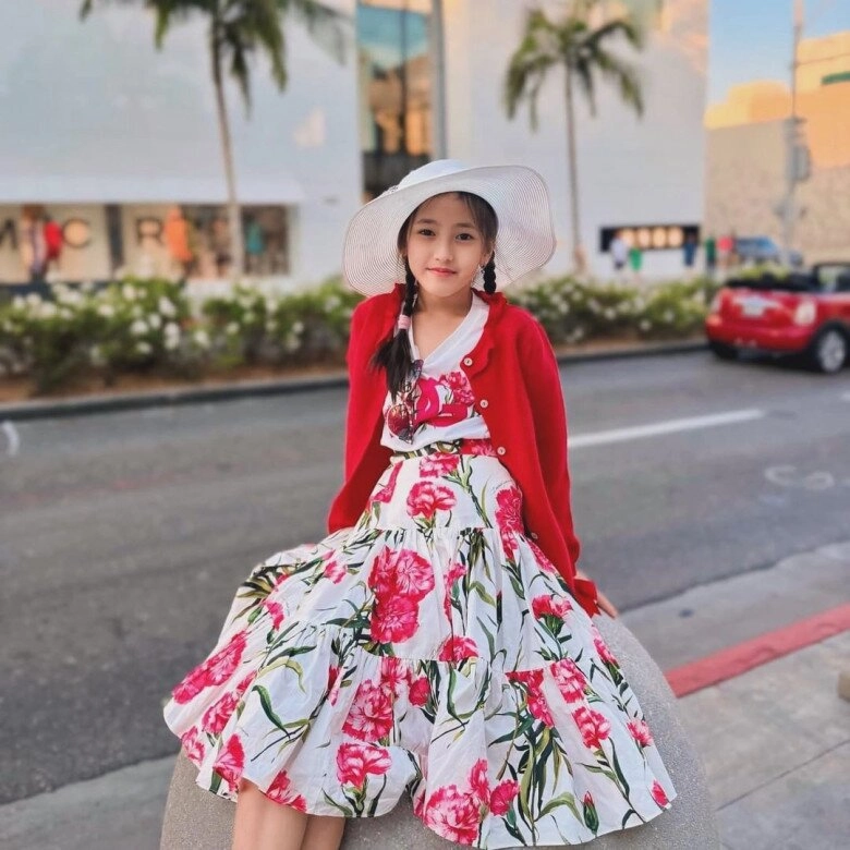 Con gái hà kiều anh được mẹ và anh trai hộ tống đi mua sắm tiểu thư cành vàng xinh đẹp giống mẹ - 9