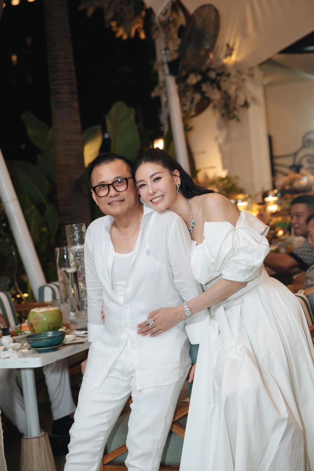 Con gái hà kiều anh giành huy chương khiến mẹ tự hào được khuyên thi hoa hậu nay 10 tuổi trang điểm cực xinh - 14