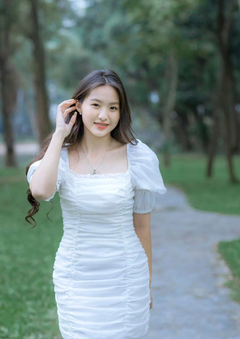 Con gái hoa khôi bóng chuyền kim huệ lấy hết nét đẹp của mẹ 13 tuổi cao gần 1m70 bắp tay rắn chắc mặt đẹp như hoa hậu - 5