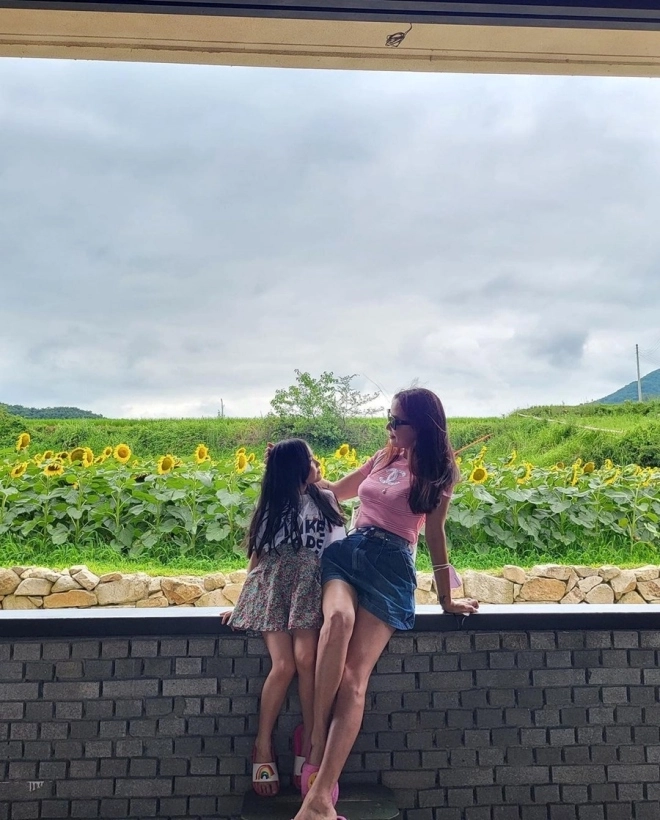 Con gái jang dong gun 11 tuổi trổ giò cao lớn trưởng thành với đòn roi của mẹ - 4