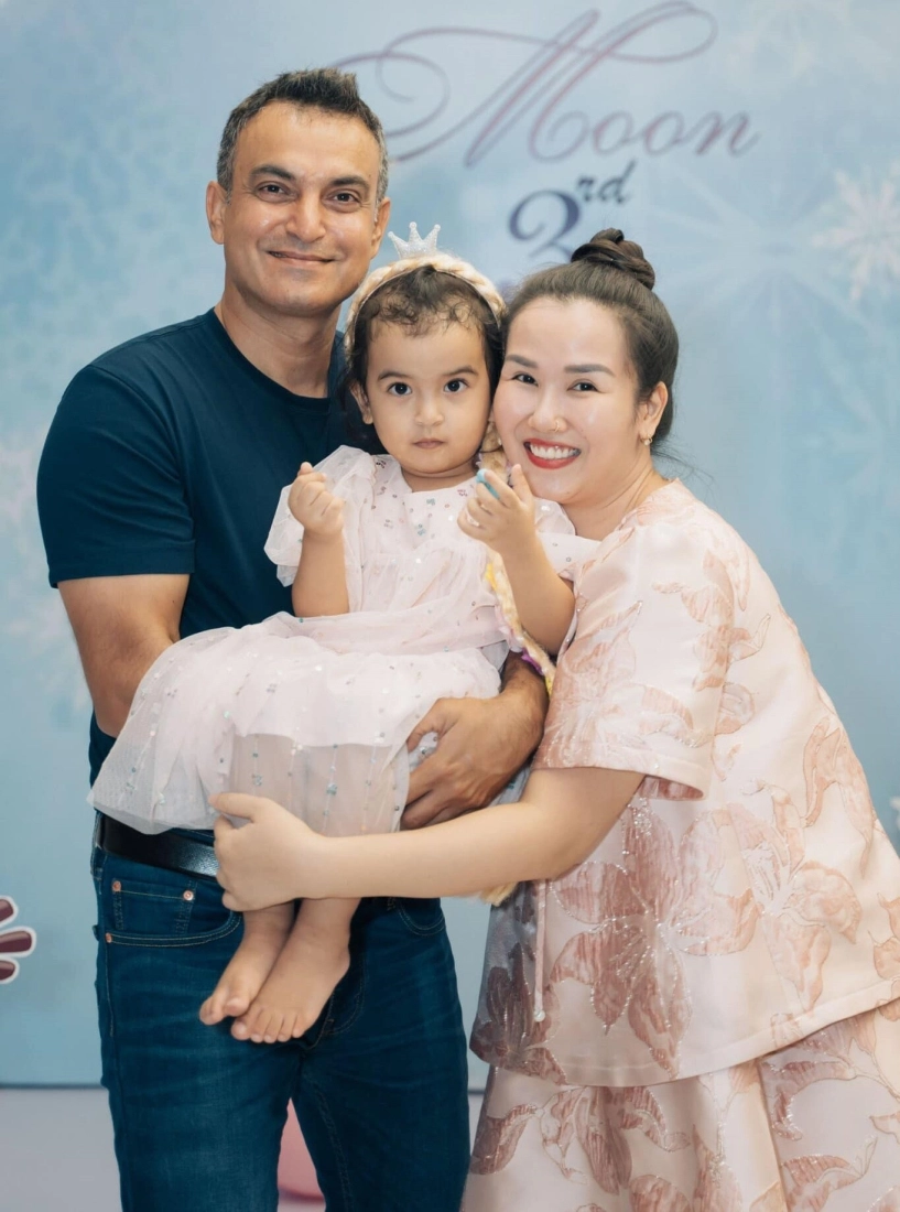Con gái lai ấn của võ hạ trâm 3 tuổi đã điệu đà gương mặt đặc biệt được nhận xét là đỡ tốn tiền son phấn - 4