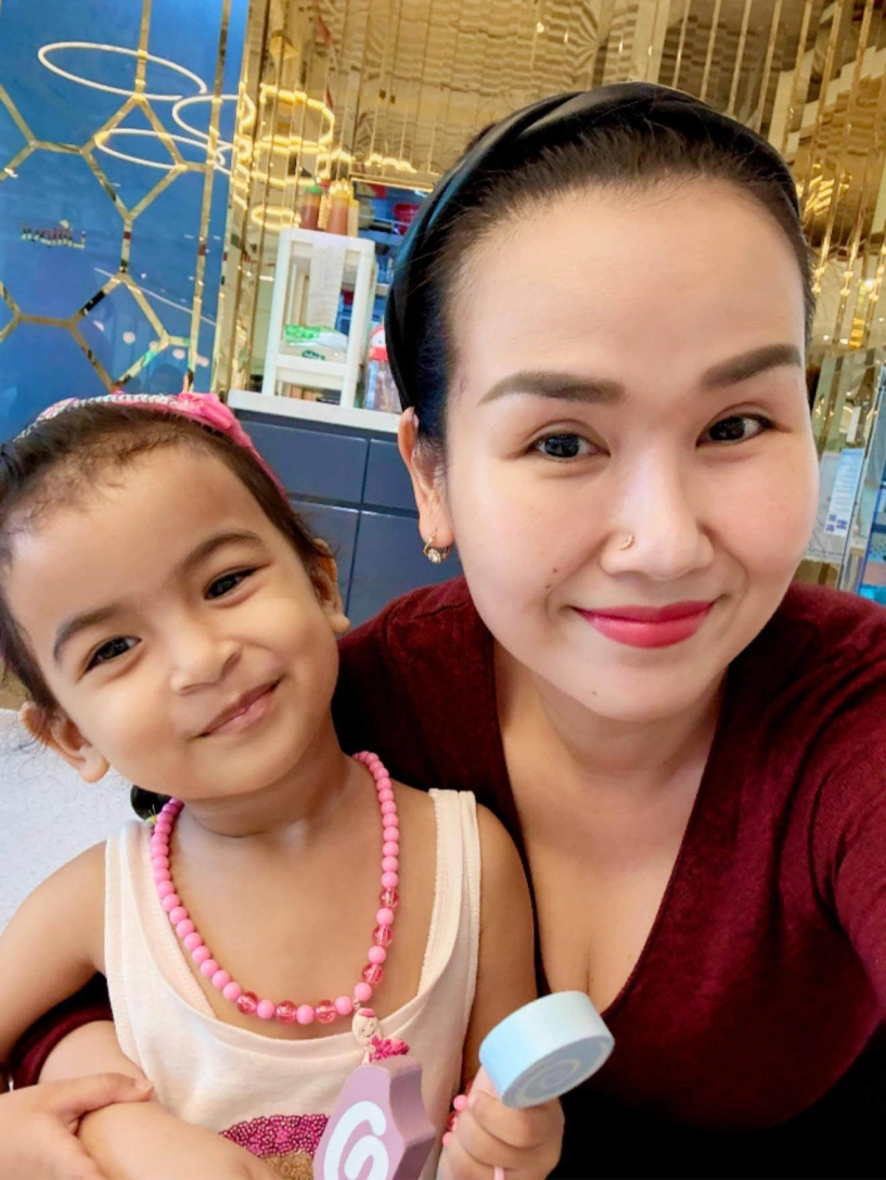 Con gái lai ấn của võ hạ trâm 3 tuổi đã điệu đà gương mặt đặc biệt được nhận xét là đỡ tốn tiền son phấn - 5