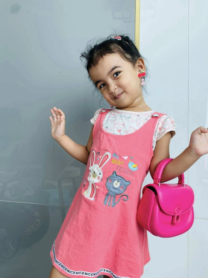 Con gái lai ấn của võ hạ trâm 3 tuổi đã điệu đà gương mặt đặc biệt được nhận xét là đỡ tốn tiền son phấn - 6