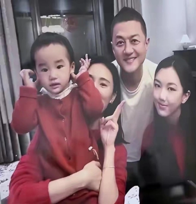 Con gái lý á bằng hoà thuận với vợ mới của bố 18 tuổi xinh như hoa nhưng lại bắt đầu hư - 9