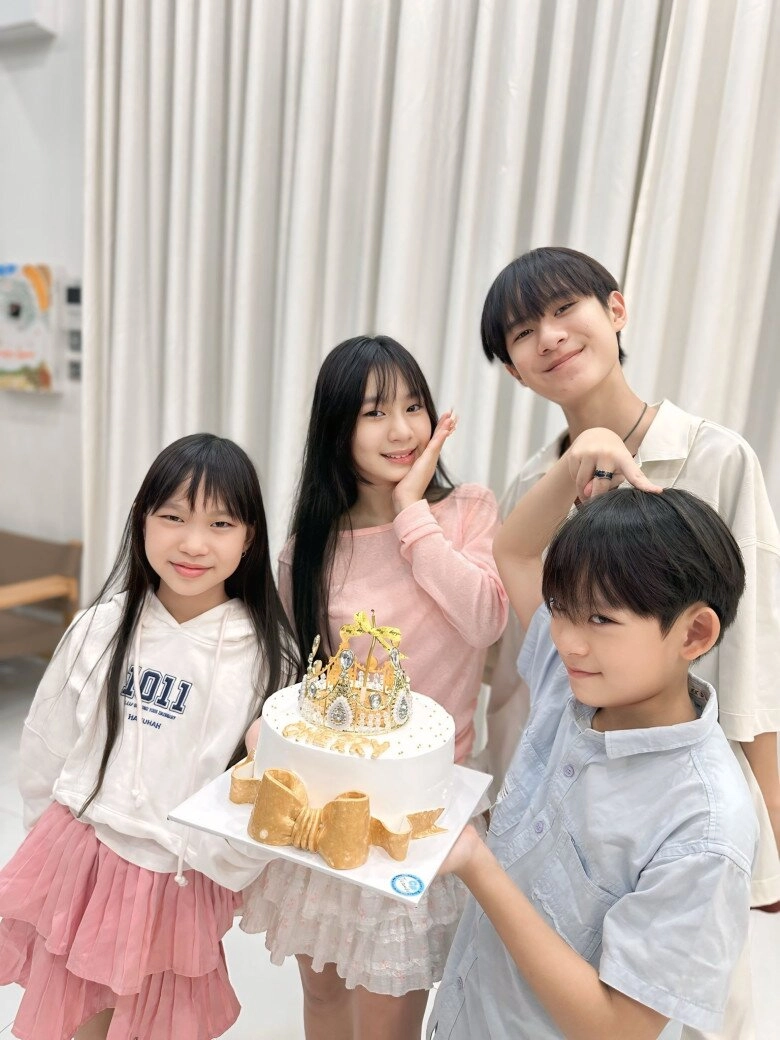 Con gái lý hải được ví như phiên bản mini của mẹ minh hà đọ sắc với bà ngoại u70 trẻ đẹp sành điệu - 4