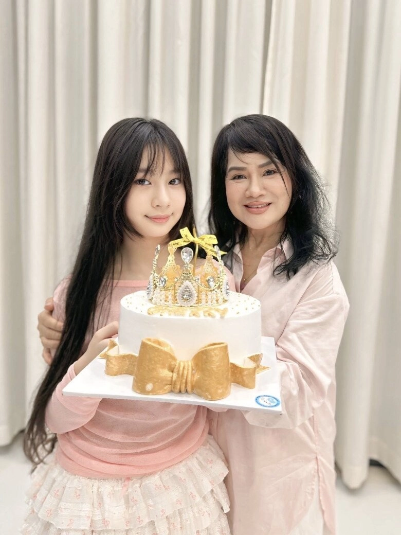 Con gái lý hải được ví như phiên bản mini của mẹ minh hà đọ sắc với bà ngoại u70 trẻ đẹp sành điệu - 5