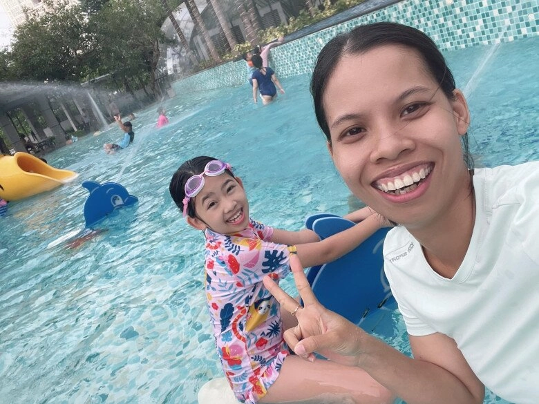 Con gái mai phương được bảo mẫu thưởng cho chuyến du lịch sau khi thi giữa kì ngồi ngang hàng với dàn nghệ sĩ việt - 4