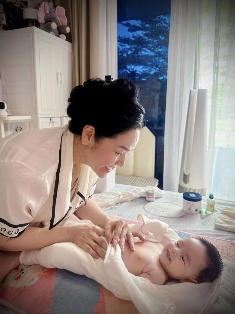 Con gái nhật kim anh 3 tháng tuổi bụ sữa trông cực yêu chào đời nhờ ivf nay trổ nét như con lai - 2
