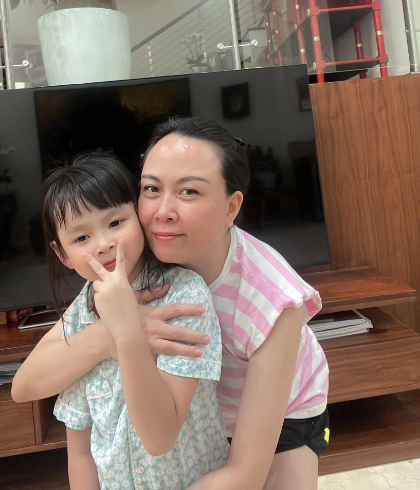Con gái quách ngọc ngoan được mẹ phượng chanel gọi là gái miền tây lai miền bắc da trắng nõn nà nuôi chuẩn cành vàng - 1