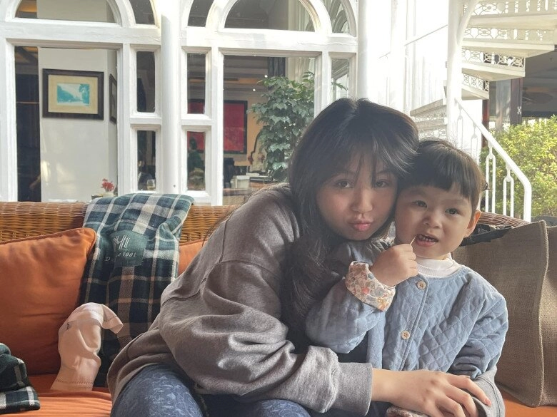 Con gái quách ngọc ngoan được mẹ phượng chanel gọi là gái miền tây lai miền bắc da trắng nõn nà nuôi chuẩn cành vàng - 9