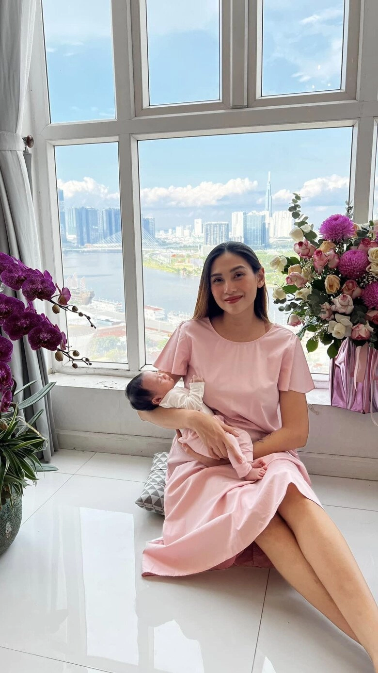 Con gái quốc tịch mỹ của võ hoàng yến mới vài tháng tuổi đã biết lia cam tạo dáng chuẩn cốt cách con nhà tông - 3
