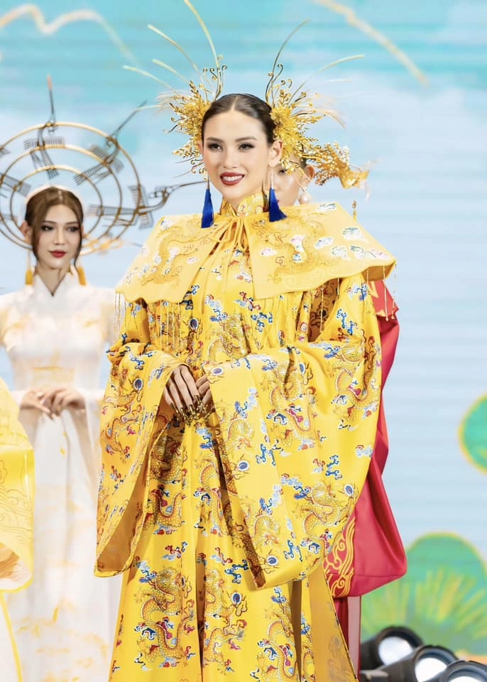 Con gái quốc tịch mỹ của võ hoàng yến mới vài tháng tuổi đã biết lia cam tạo dáng chuẩn cốt cách con nhà tông - 11