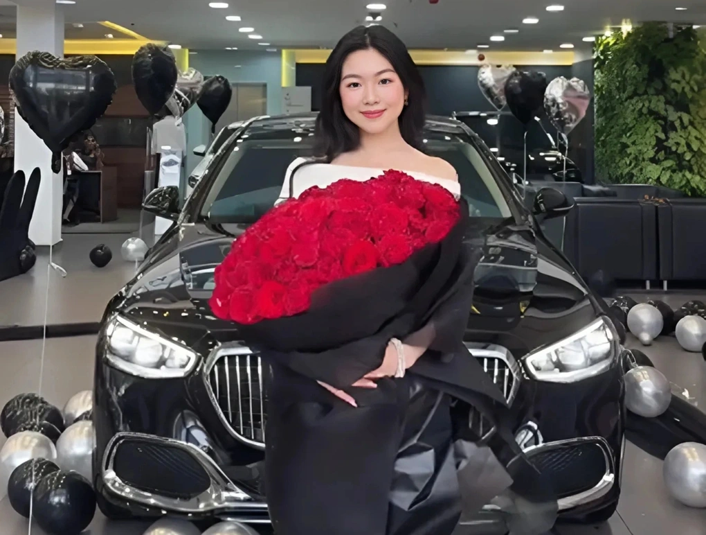 Con gái quyền linh ngại ngùng khi mặc áo trễ vai nhảy trước mặt mẹ đợi chờ hoàng tử của mình suốt 19 năm nhưng chưa thấy - 9