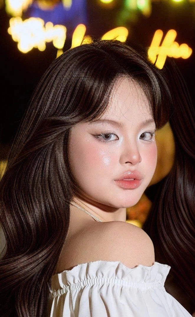 Con gái siêu mẫu thúy hạnh tròn 18 tuổi nhan sắc tựa thư kỳ sở hữu một điểm y hệt mẹ hồi trẻ chứng tỏ gen nhà nòi cực mạnh - 3