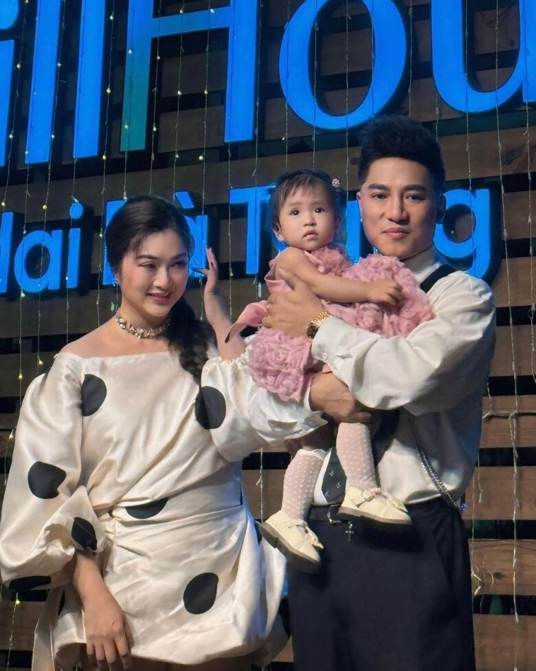 Con gái thanh trúc cứ gặp bố là quên cả mẹ châu khải phong đòi danh phận sau thời gian bị vợ giấu kín - 7