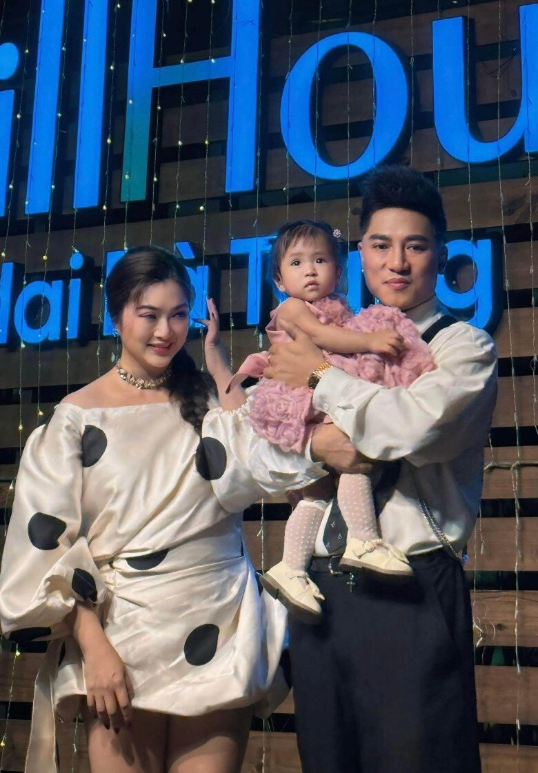 Con gái thanh trúc giống hệt châu khải phong bản nữ mẹ bỉm muốn kiếm thêm quý tử để biết cảm giác quấn quýt - 4