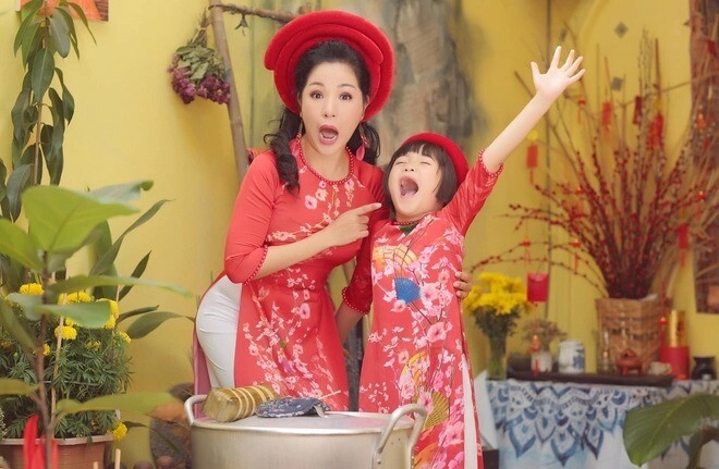 Con gái thúy nga mới 13 tuổi đã kiếm nghìn usd nhờ vẽ tranh từ sợ nổi tiếng nay quay xe muốn học làm người mẫu - 5