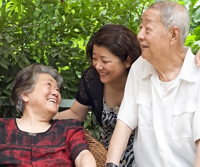 Con gái tuyển giúp việc lương 15 triệutháng chăm 2 bố mẹ 70 tuổi gây tranh cãi - 1
