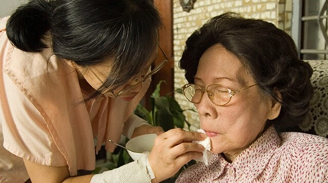 Con gái tuyển giúp việc lương 15 triệutháng chăm 2 bố mẹ 70 tuổi gây tranh cãi - 3