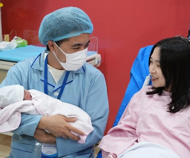 Con rể xuân hinh vừa đón bé đầu lòng liền thuê 2 người để giúp việc mẹ vợ muốn bà xã an nhàn sau sinh - 1
