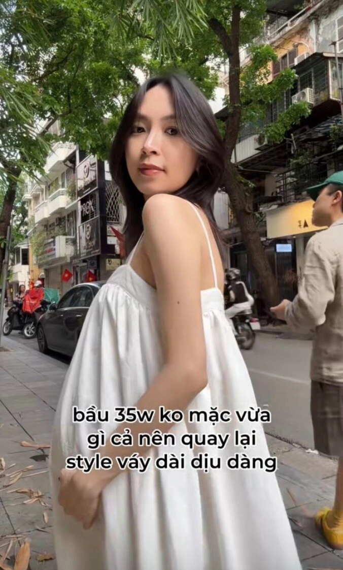 Nsưt xuân hinh đợi ngoài phòng sinh tự tay bế bồng cháu ngoại mê mẩn ngắm tiểu công chúa nhà vua hài đất bắc - 12