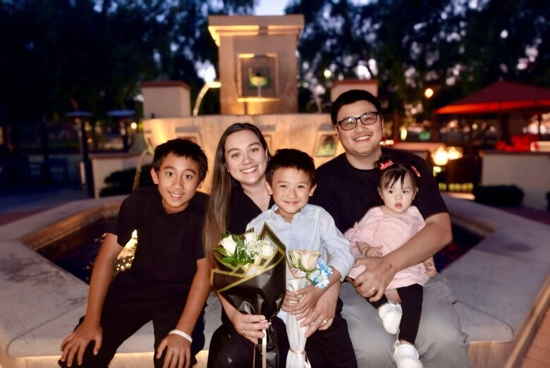 Chồng cũ phi nhung sang nhà con gái thăm cháu ngoại tiểu công chúa đáng yêu là bản sao của người bà quá cố - 9