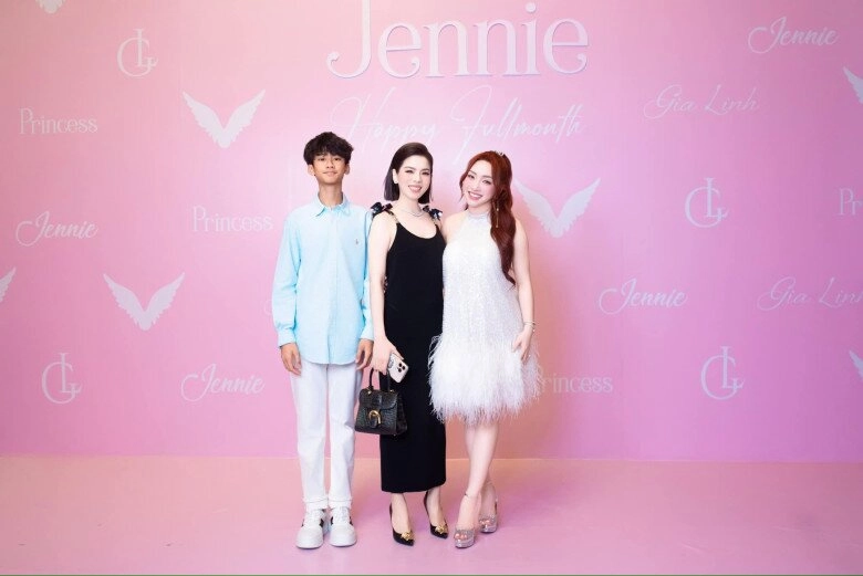 Con sao việt khoe chiều cao khủng cùng khung hình con gái bình minh lên đồ sang chảnh quý tử của lệ quyên lạnh như tiền - 13