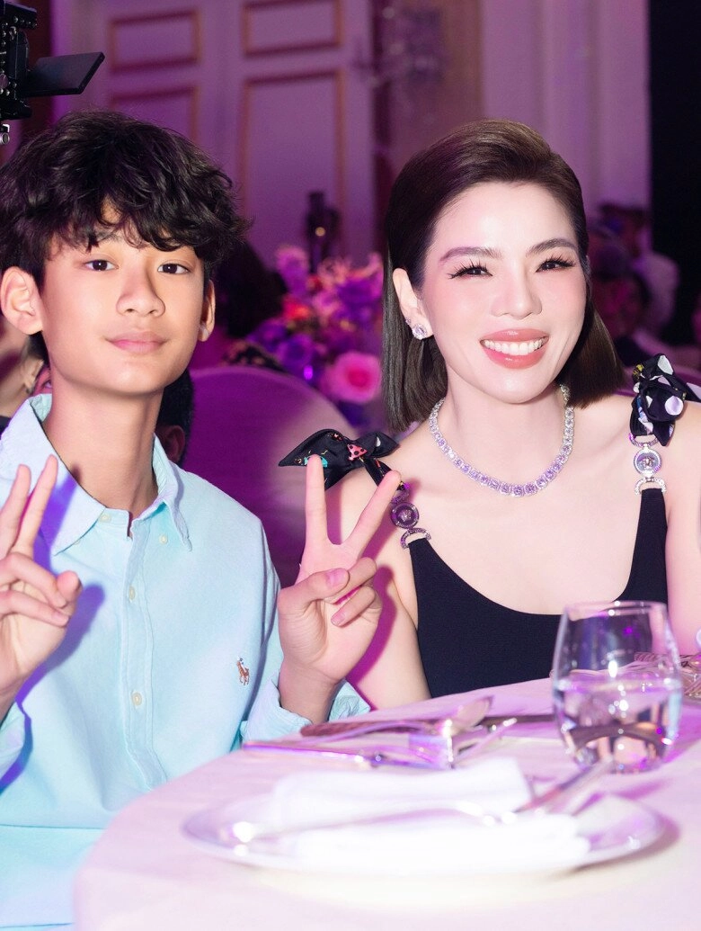 Con sao việt khoe chiều cao khủng cùng khung hình con gái bình minh lên đồ sang chảnh quý tử của lệ quyên lạnh như tiền - 14