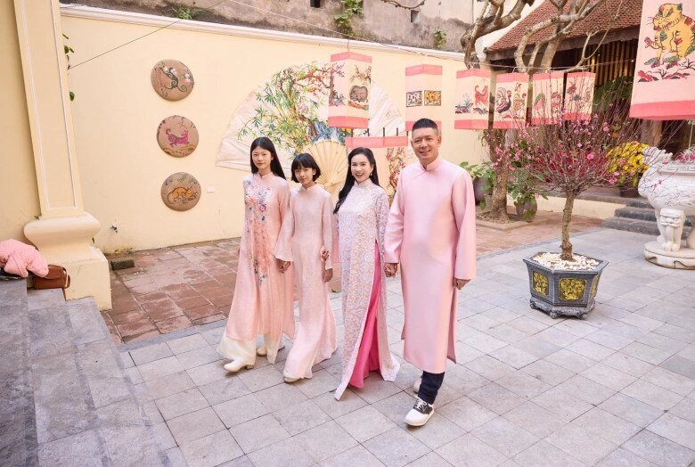 Con sao việt khoe huy chương vàng ái nữ nhà bình minh sang thái lan thi đấu con gái hà kiều anh bơi lội cực siêu - 6