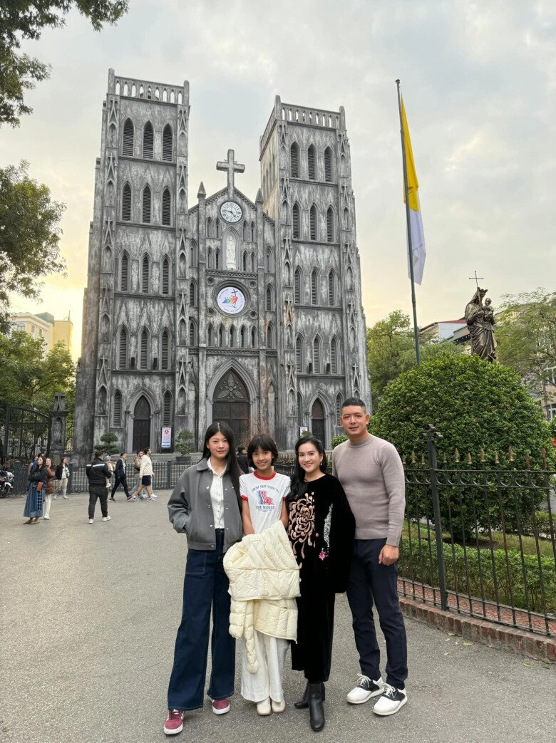 Con sao việt khoe huy chương vàng ái nữ nhà bình minh sang thái lan thi đấu con gái hà kiều anh bơi lội cực siêu - 7