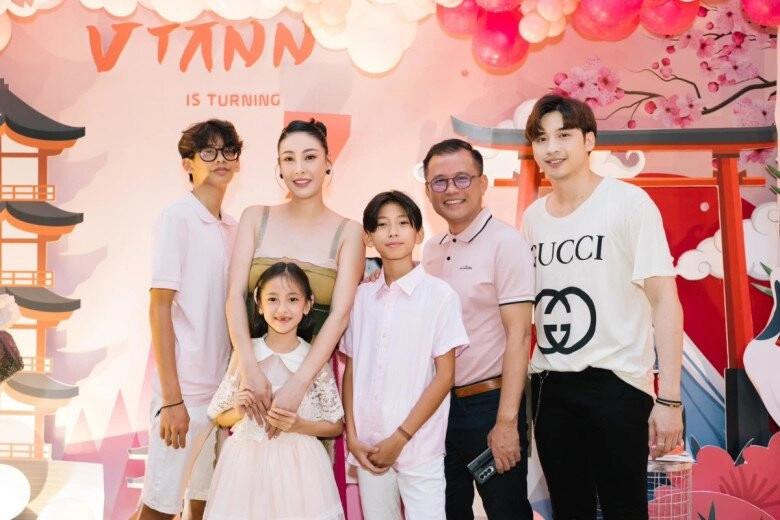 Con sao việt khoe huy chương vàng ái nữ nhà bình minh sang thái lan thi đấu con gái hà kiều anh bơi lội cực siêu - 12