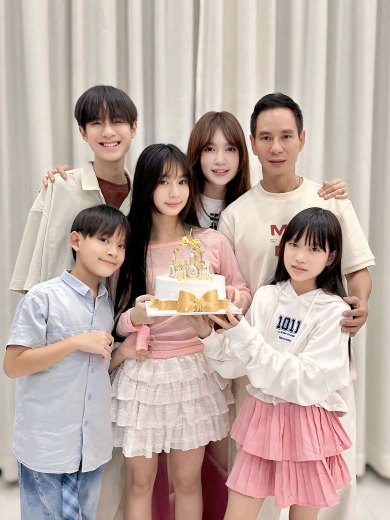 Con sao việt trổ tài vẽ bố mẹ võ hạ trâm bị mất chân mày tranh lọ lem vẽ giống hệt bố mc quyền linh - 14