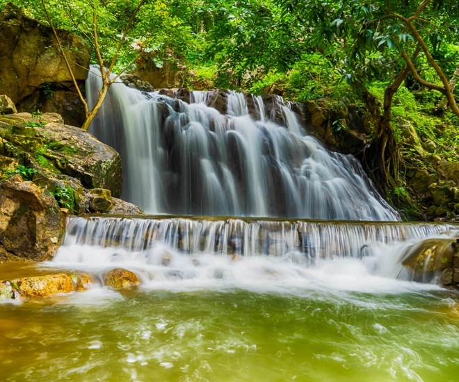 Con suối nằm ẩn trong rừng sâu ở an giang được ví như thiên đường thu nhỏ chinh phục du khách bằng cảnh quan hùng vĩ - 1