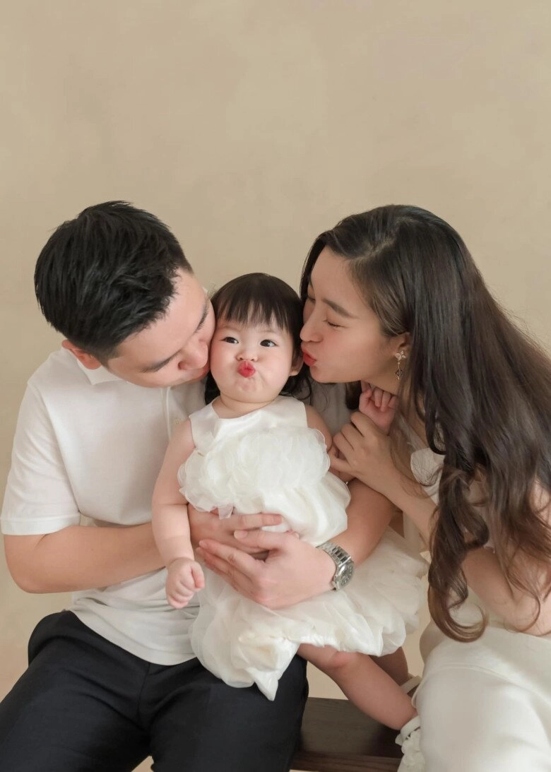 Con trai bầu hiển khoe gia đình tăng gấp đôi thành viên trong vài năm 3 cháu như photocopy gen nhà nội - 7