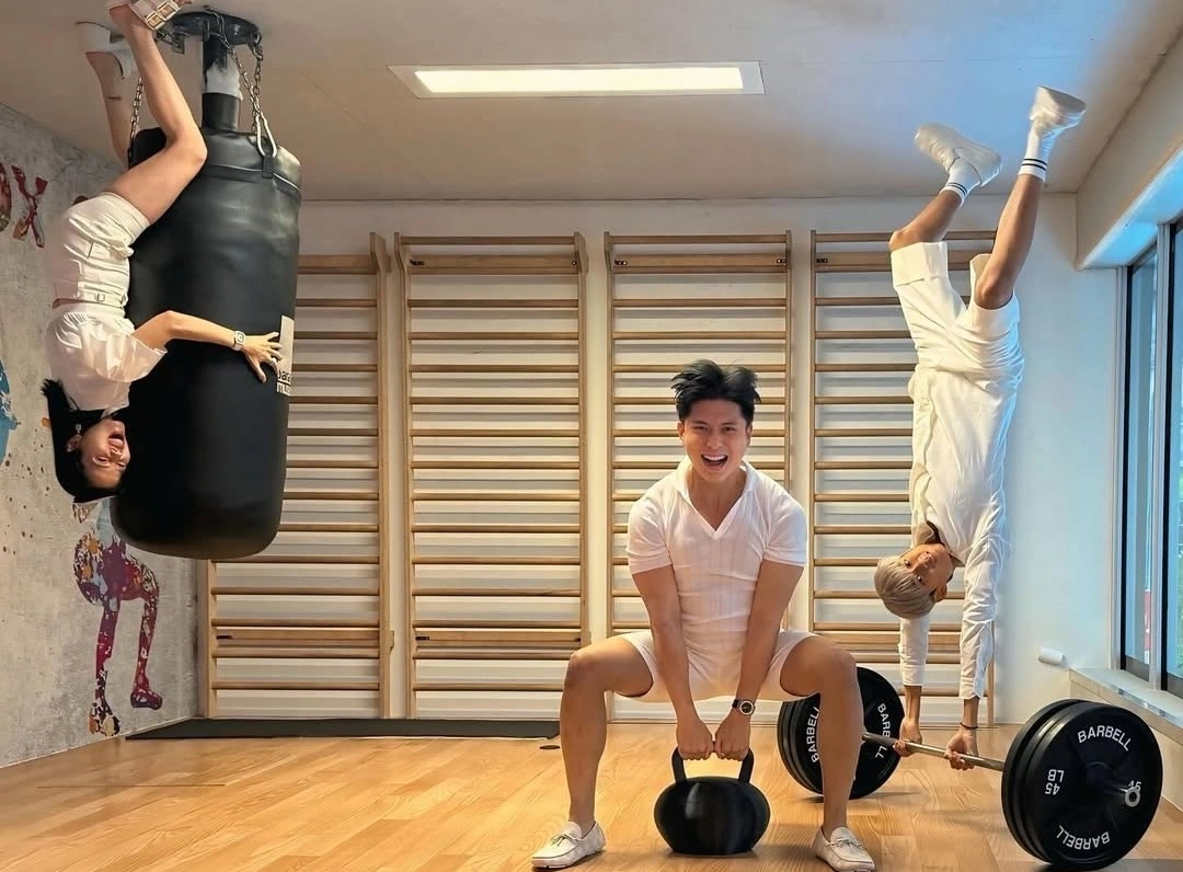 Con trai của lệ quyên được mẹ tháp tùng như trợ lý khi thi đấu vi vu khắp nước mỹ khiến bố doanh nhân thấy nhớ - 11
