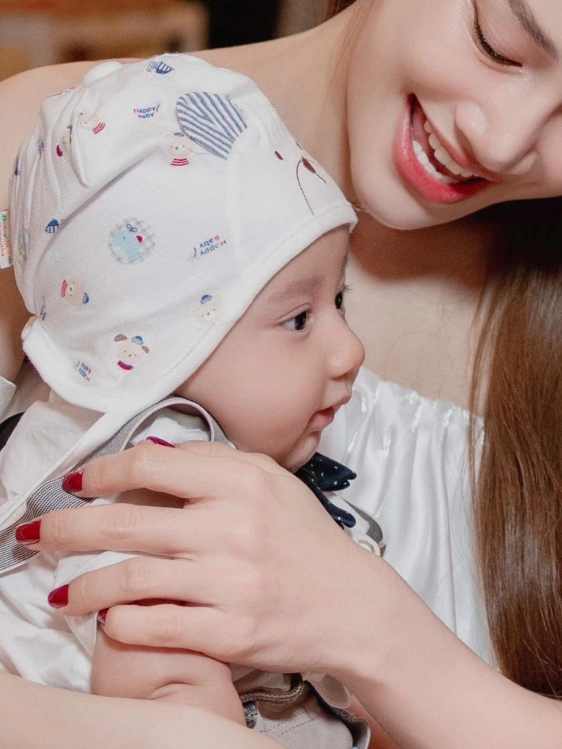 Con trai của nhã phương mới hơn 1 tuổi đã phá nhà phá cửa khiến mẹ muốn khùng trường giang lộ giọng nói cưng chiều vợ - 2