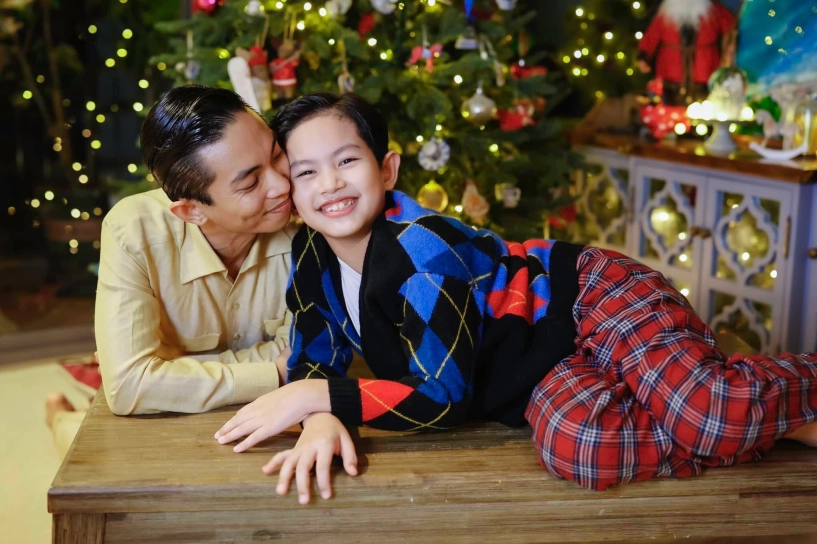 Con trai khánh thi tuấn tú vượt phần phan hiển mẹ nhìn mà lo mai mốt có bồ - 12