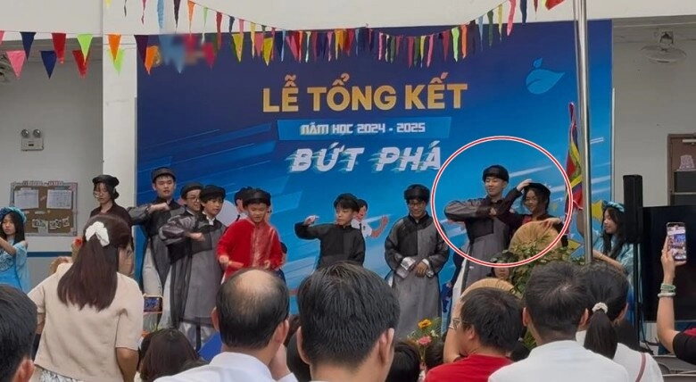 Con trai lê phương đứng cao hơn 1 cái đầu so với các bạn cùng lớp khoe thành tích học tập khiến bố mẹ tự hào - 4