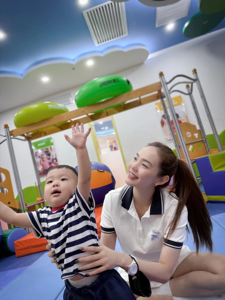 Con trai minh hằng sống theo nếp quân đội ngoan ngoãn trong giấc ngủ khiến mẹ cưng chiều - 2