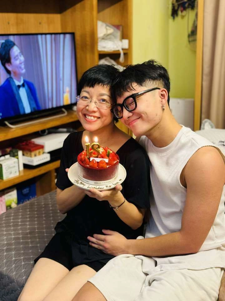 Con trai nsnd công lý sợ mẹ chủ tịch ở nhà bơ vơ một mình quyết đưa thảo vân đi chơi cùng hội bạn - 8