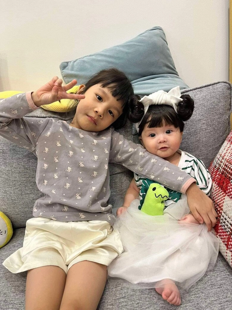 Con trai nsưt chí trung khoe ảnh ái nữ ngồi ngoan trong lòng bà nội nsnd ngọc huyền trẻ đẹp bên 2 cháu cưng - 2