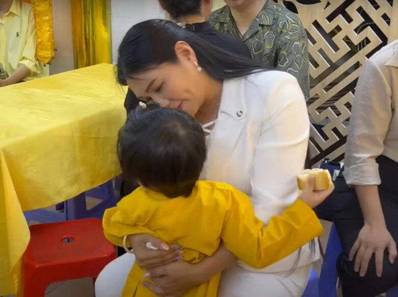 Con trai nsưt quý bình gọi vân trang bằng má tròn 3 tuổi đã vắng bố được người thân bù đắp yêu thương - 9