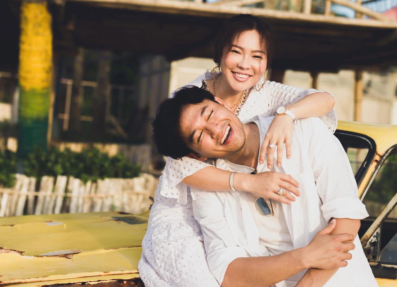 Quang lê từ mỹ về nước viếng quý bình ôm hôn con trai cố nghệ sĩ bé eric nhìn di ảnh liên tục gọi bố - 12